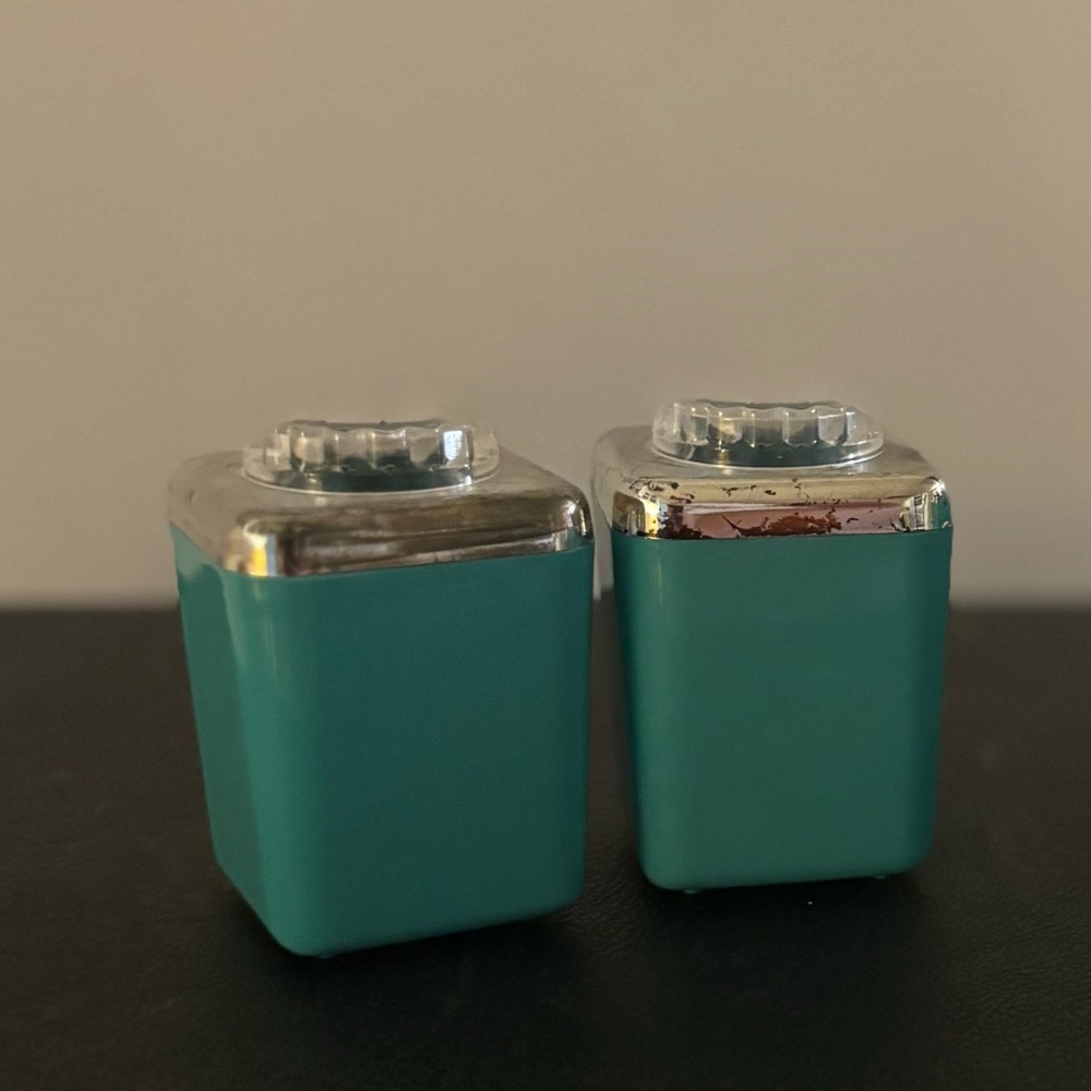Vintage Mid Century Modern MCM (1950s-1960s) plastic salt + pepper set aqua